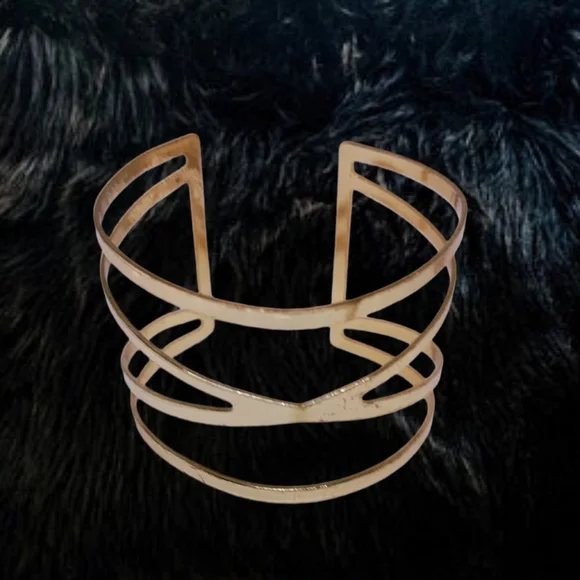 🎄10/$20. Gold Tone Open Cuff Metal Bracelet - Picture 2 of 6